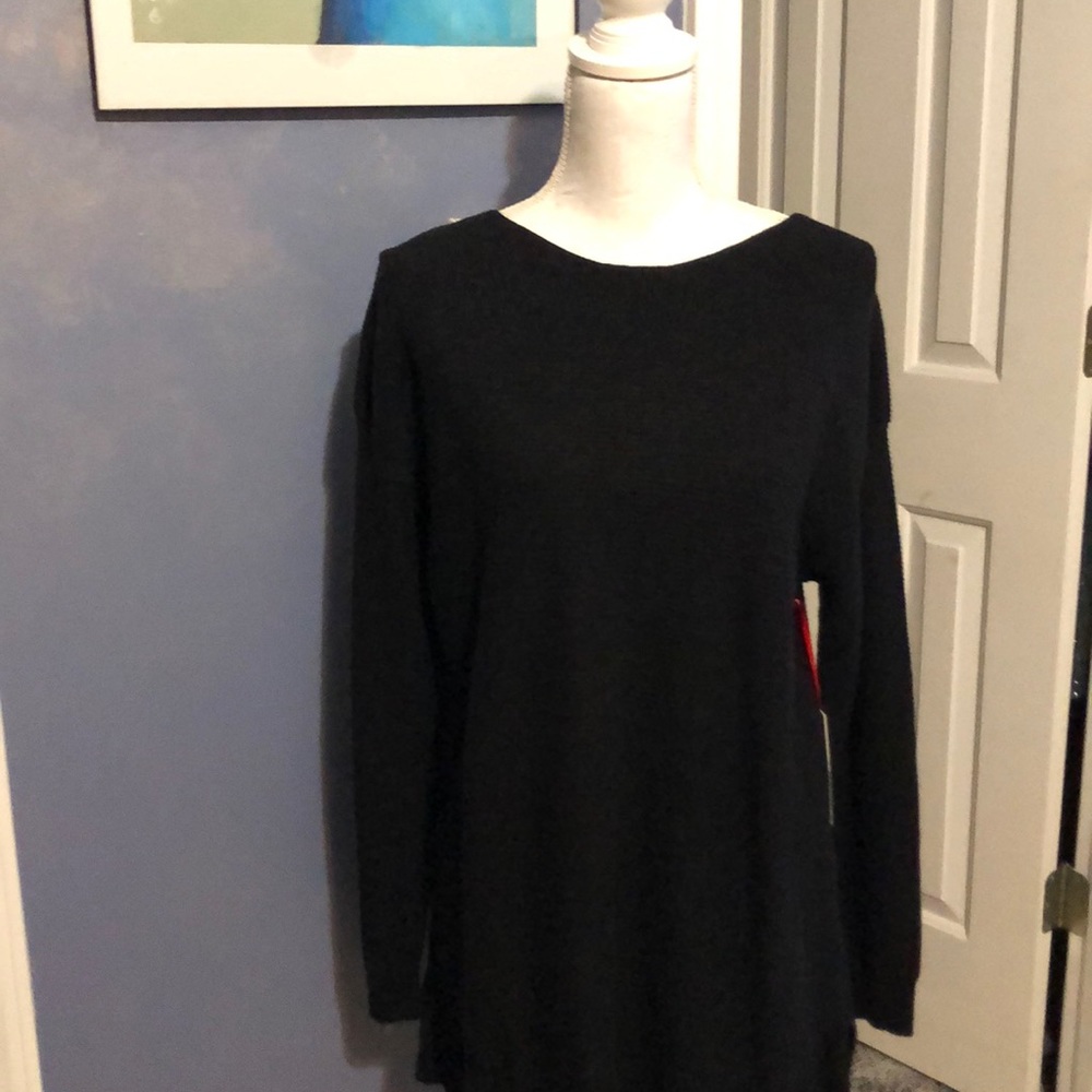 Elle black long sleeve sweater w/twist keyhole NWT